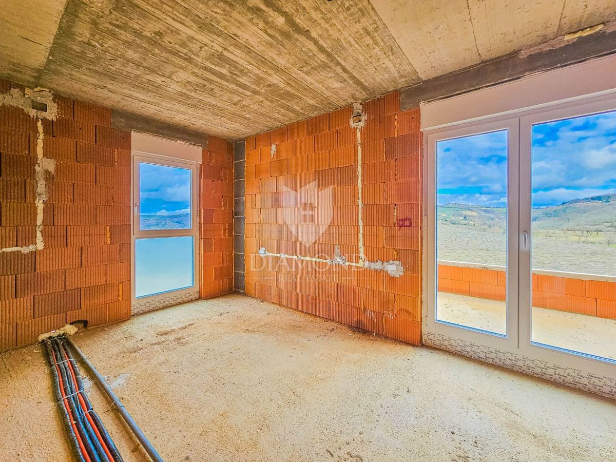 Momiano, dintorni! Una bella casa con piscina in costruzione!