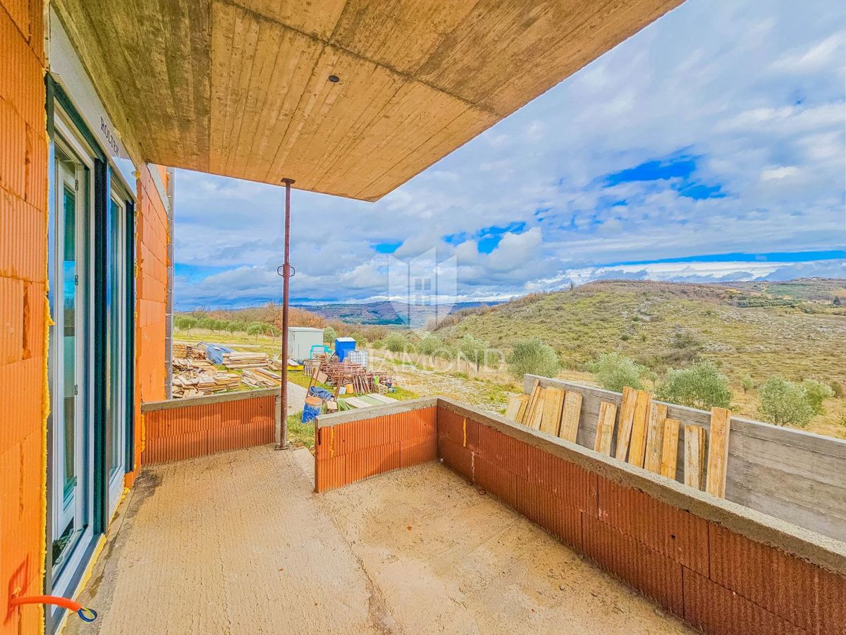 Momiano, dintorni! Una bella casa con piscina in costruzione!