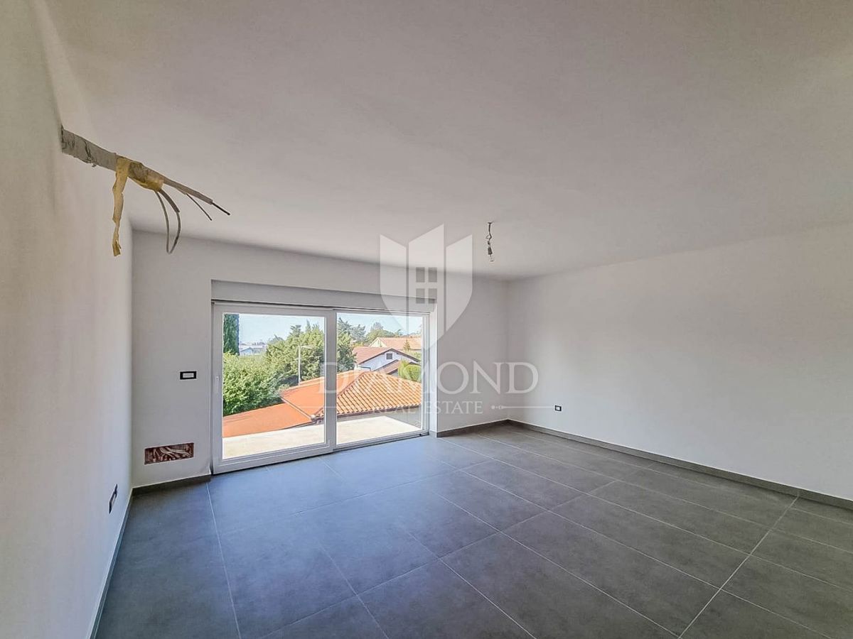 Umago, dintorni, nuova costruzione! Moderno appartamento al 1° piano a 450 m dal mare!