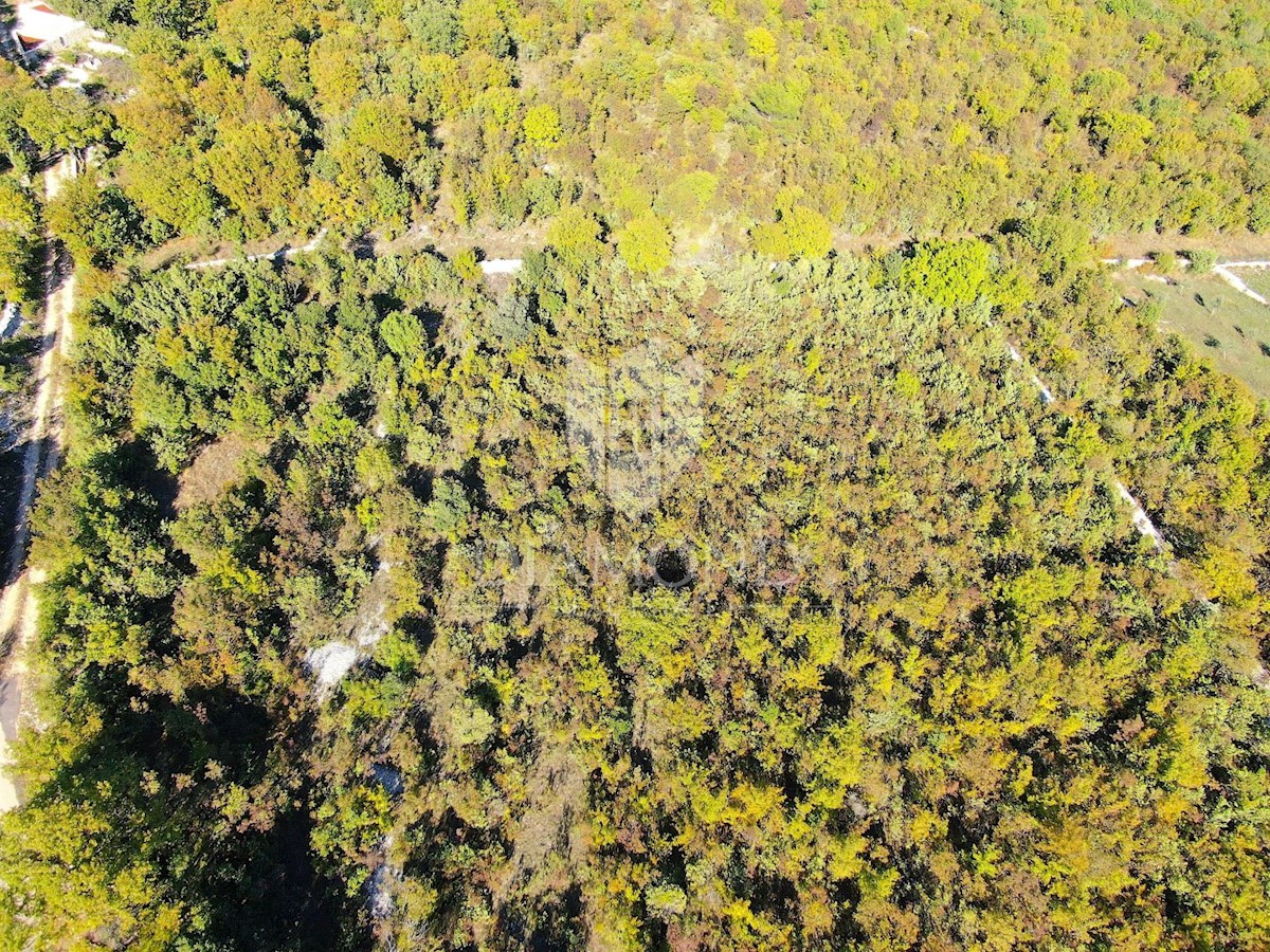 Rakalj, terreno edificabile in una posizione attraente