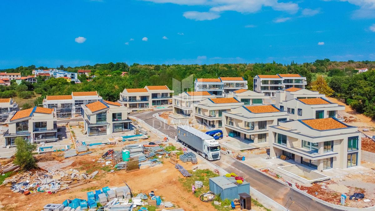 Umago, Lovrečica! Villa di lusso a 100 m dal mare!