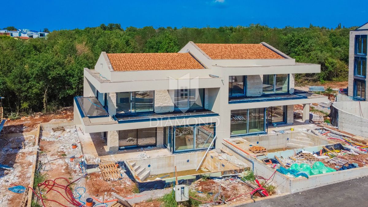 Umago, Lovrečica! Villa di lusso a 100 m dal mare!