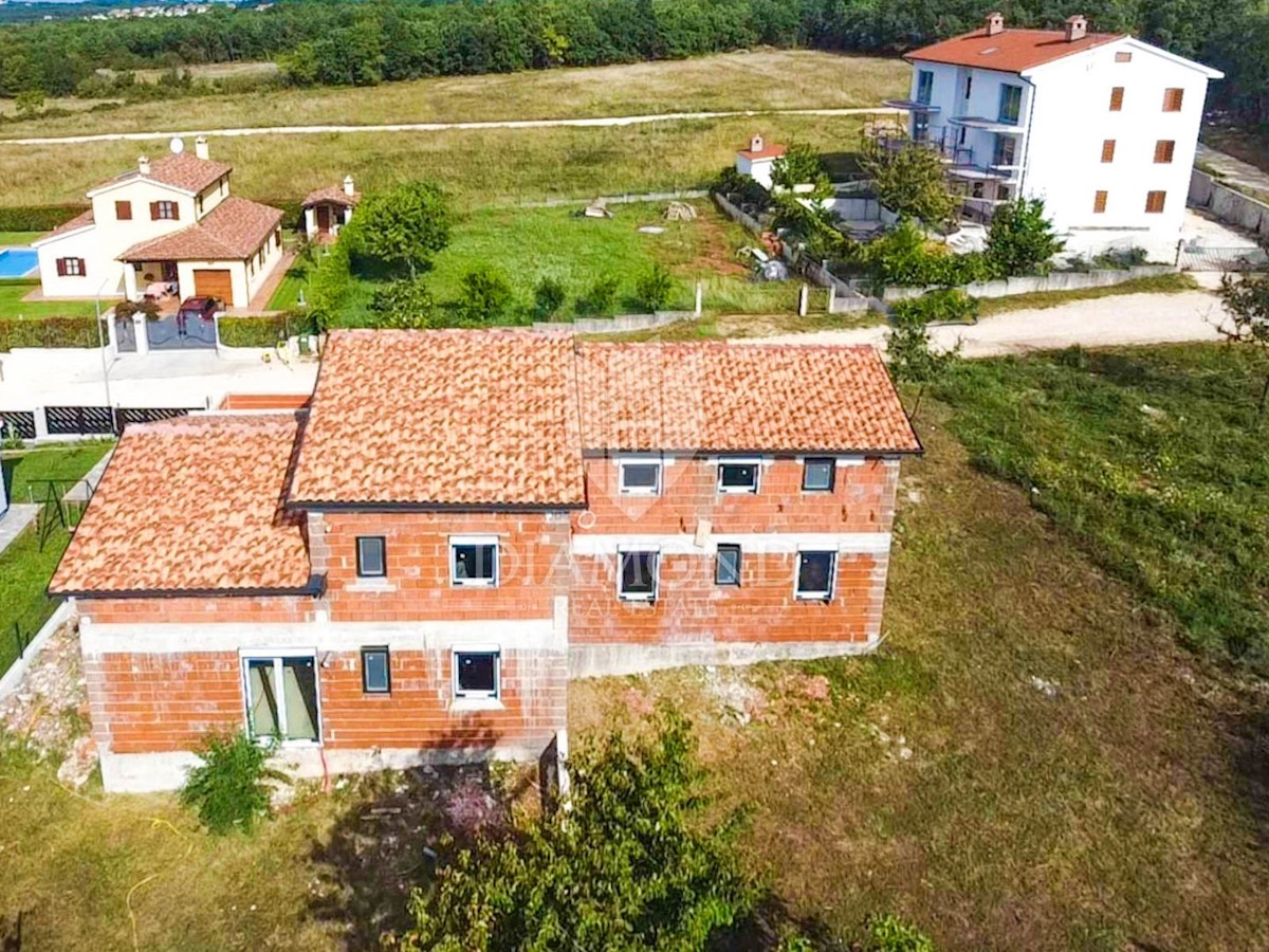 OPPORTUNITÀ! Parenzo, dintorni, casa ideale con terrazza e vista mare!