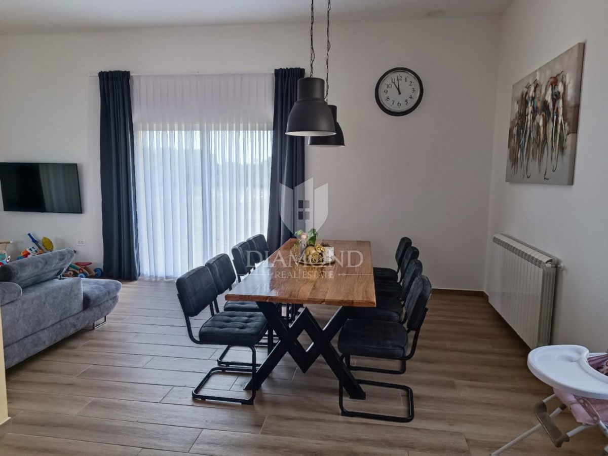 Labin, dintorni, casa ad un piano di nuova costruzione con ampio giardino