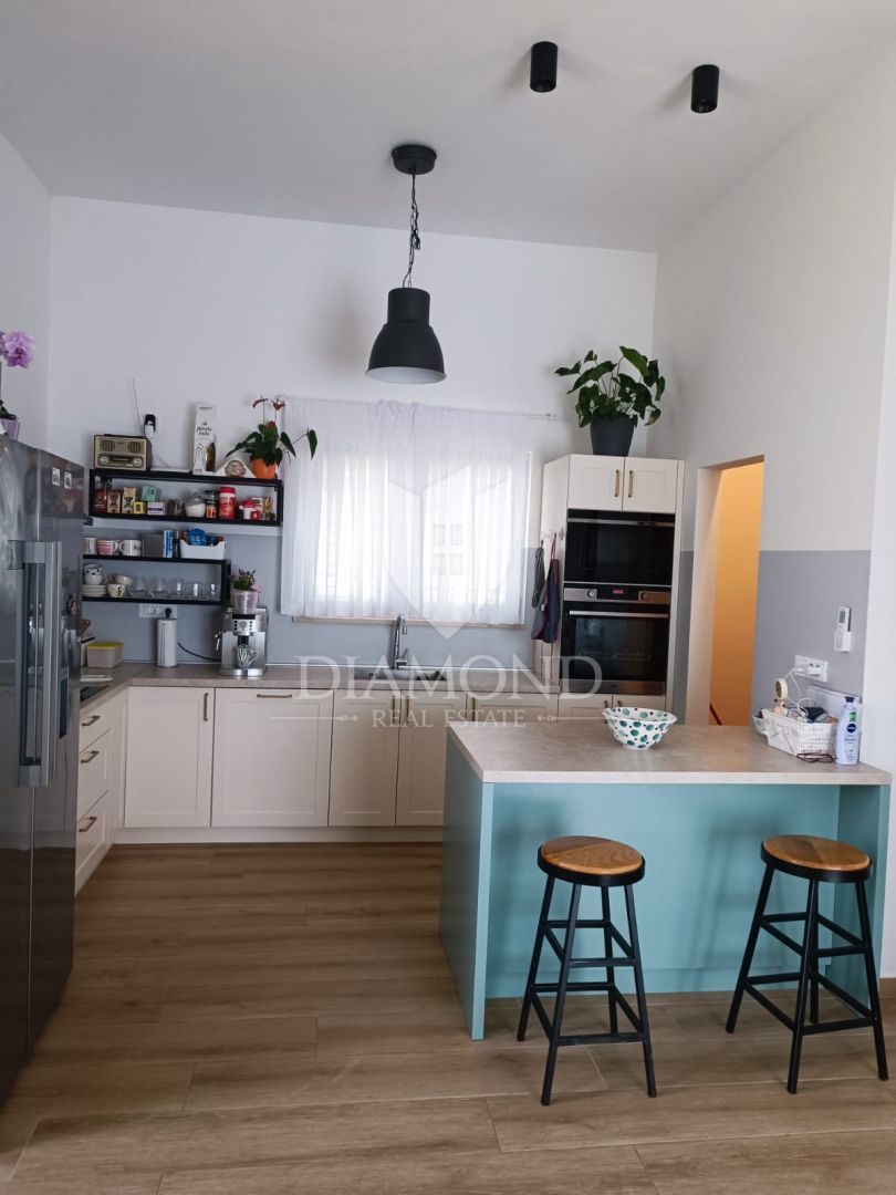 Labin, dintorni, casa ad un piano di nuova costruzione con ampio giardino