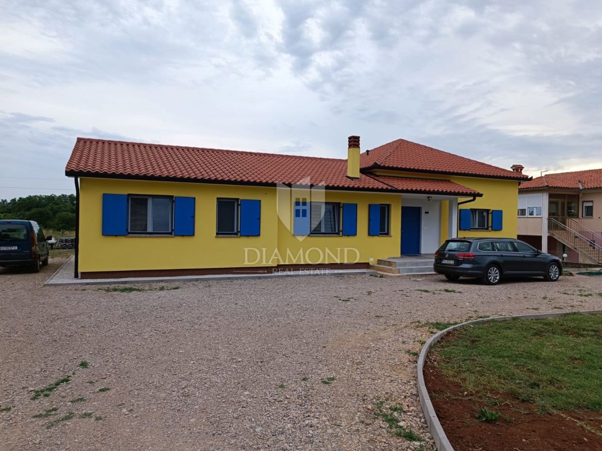 Labin, dintorni, casa ad un piano di nuova costruzione con ampio giardino