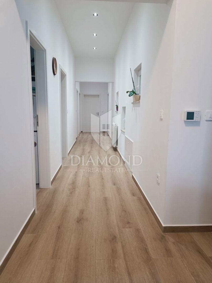 Labin, dintorni, casa ad un piano di nuova costruzione con ampio giardino