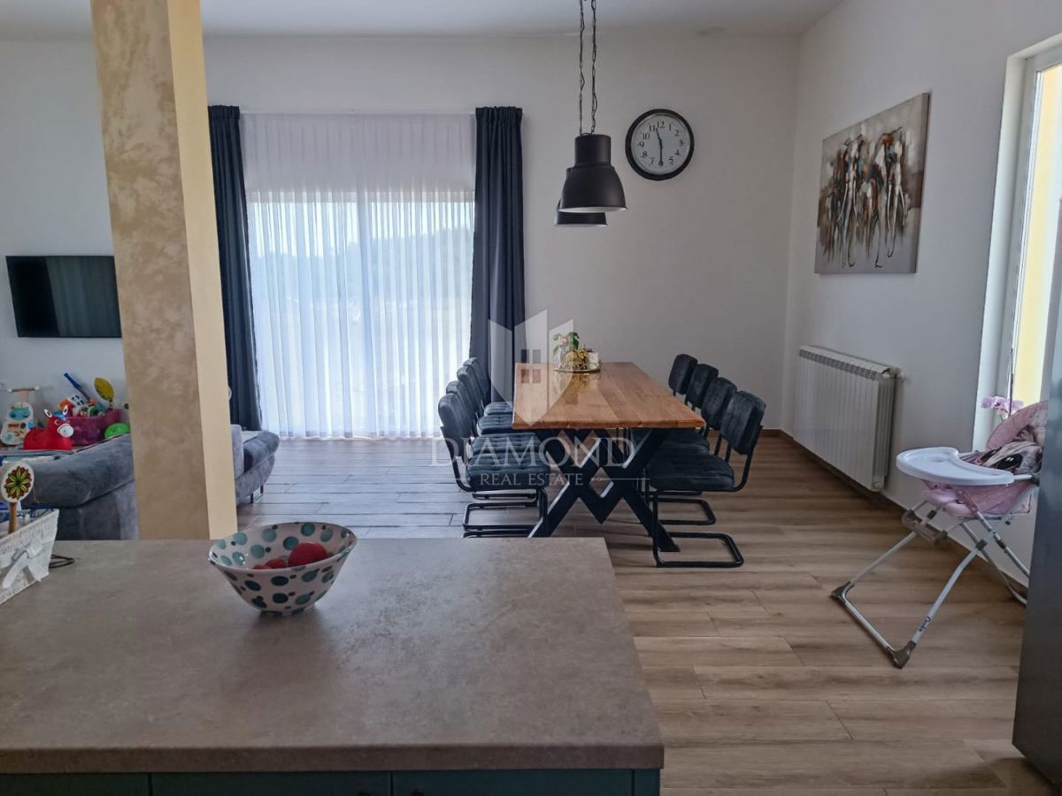 Labin, dintorni, casa ad un piano di nuova costruzione con ampio giardino