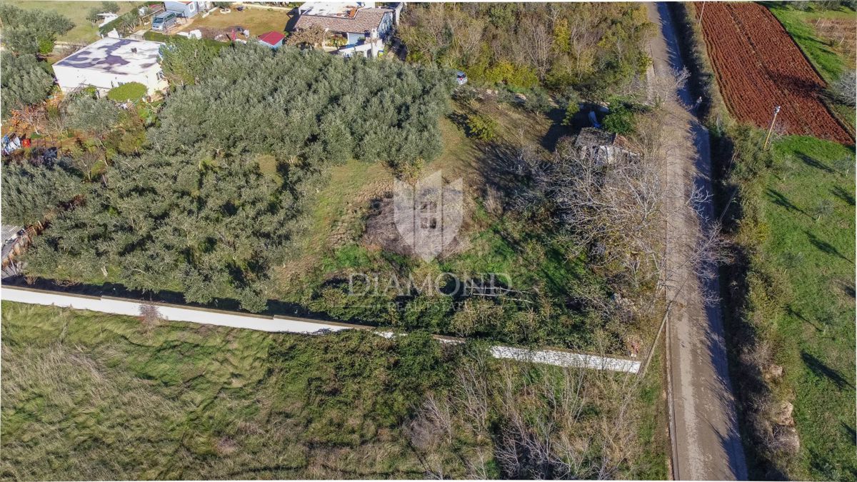 Pola, dintorni, bellissimo terreno edificabile vicino alla città