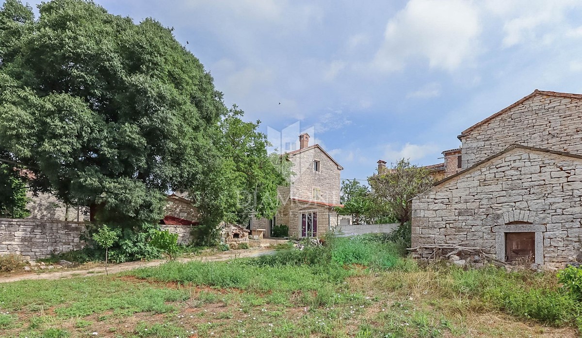 Una meravigliosa casa in pietra in una piccola cittadina vicino a Rovigno