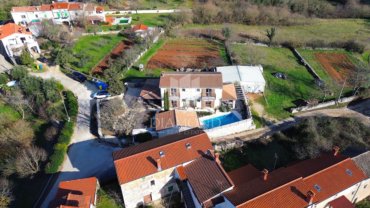 Svetvinčenat, graziosa casa vacanze con piscina