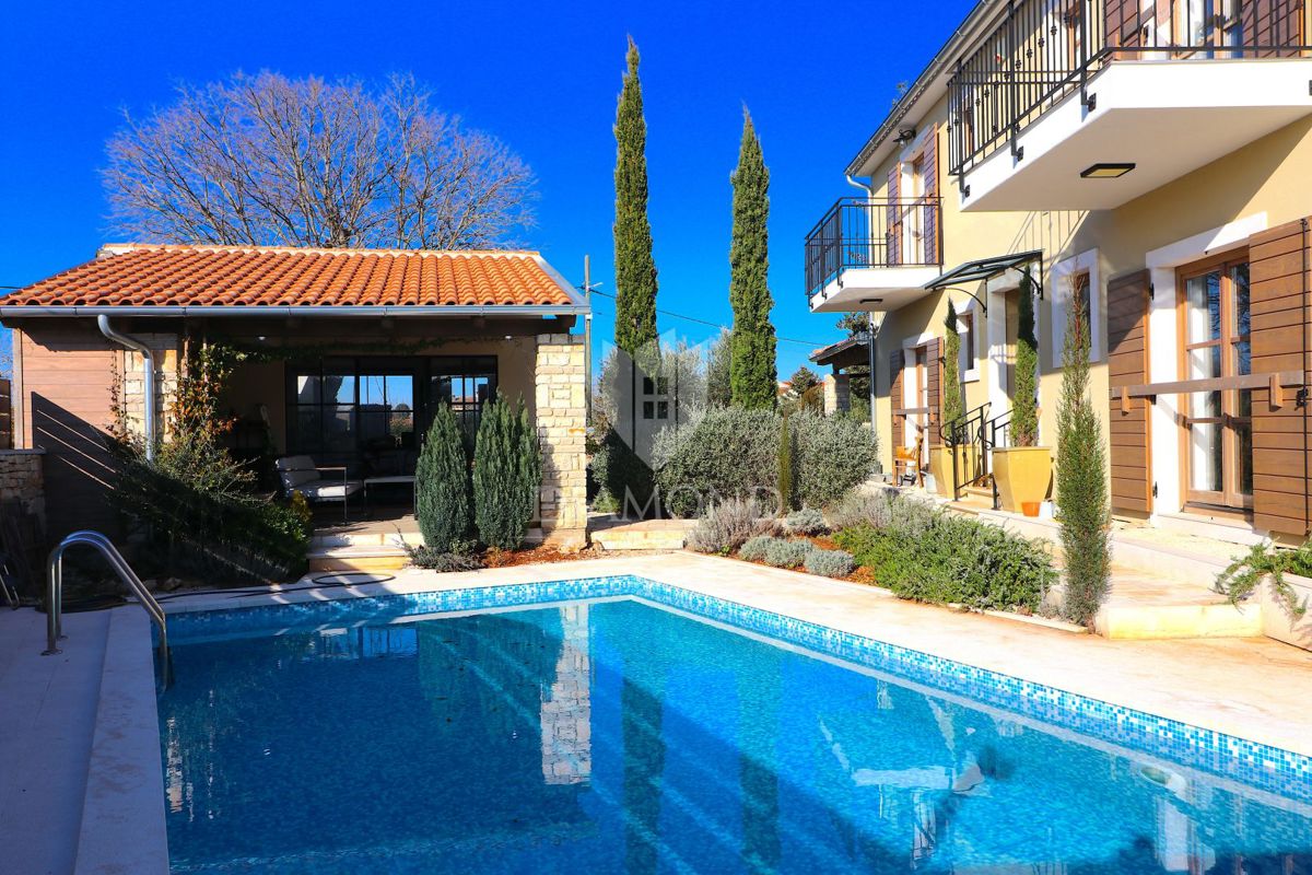 Svetvinčenat, graziosa casa vacanze con piscina