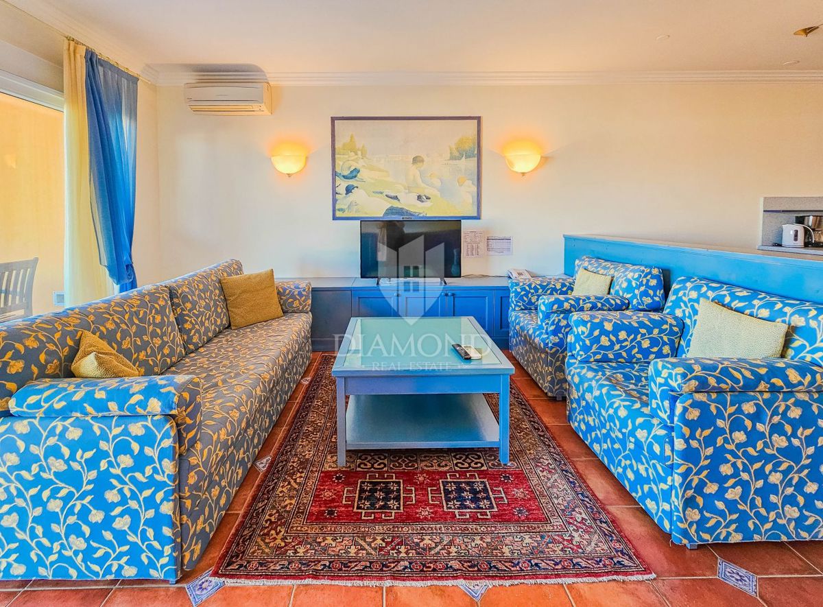 Umago, Crveni vrh! Appartamento con bellissima vista a 100 m dal mare!