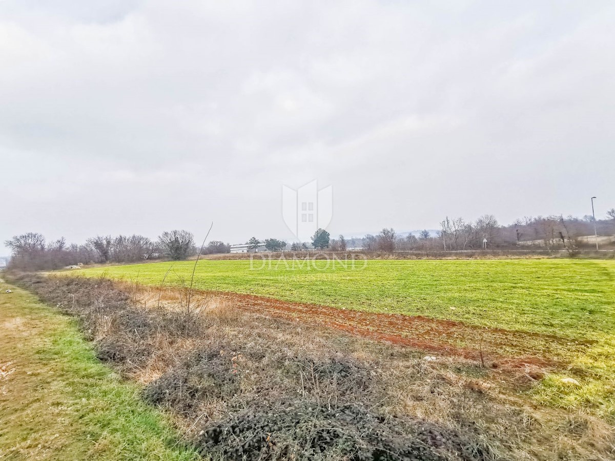 Terreno edificabile per scopi commerciali nelle vicinanze di Barbana!