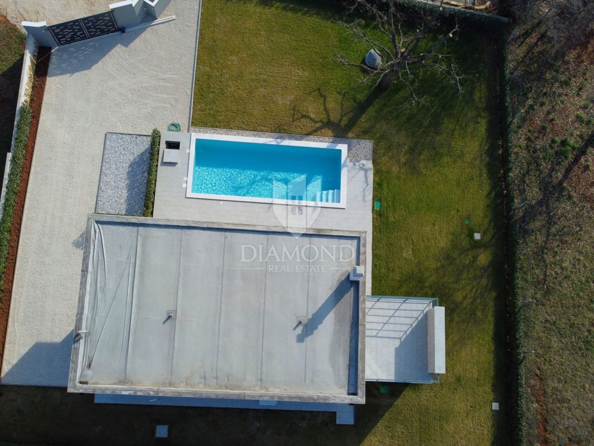 Parenzo, elegante villa immersa nel verde