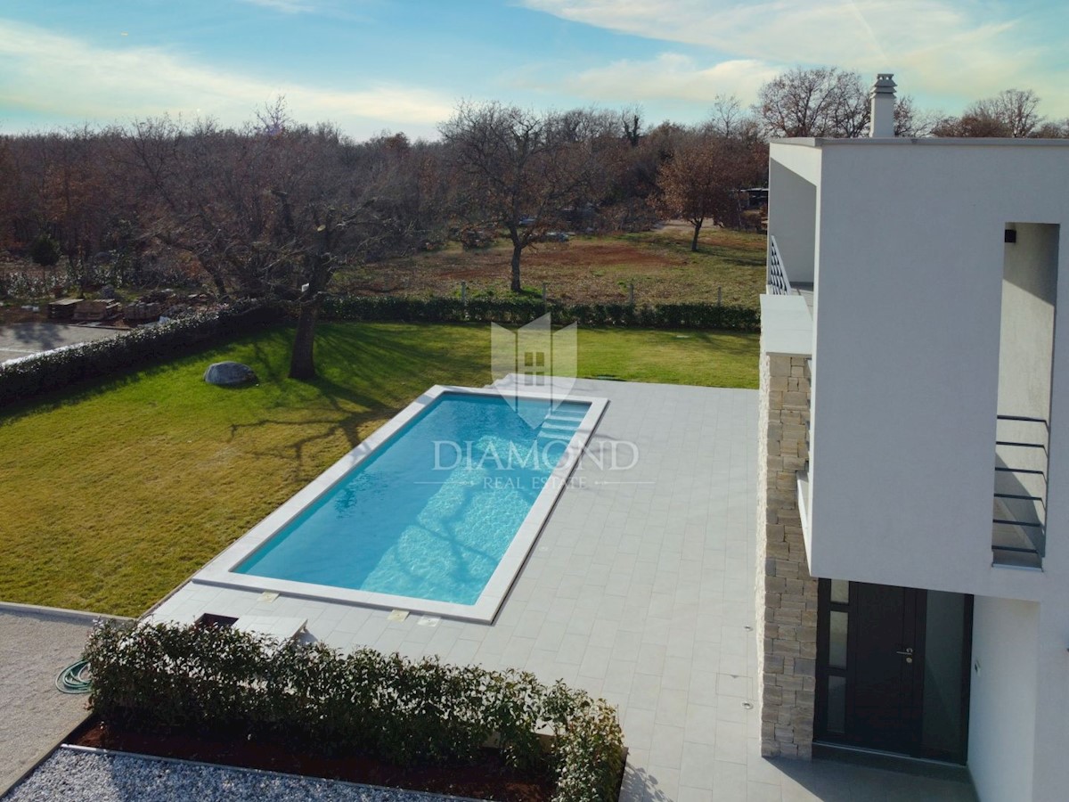 Parenzo, elegante villa immersa nel verde