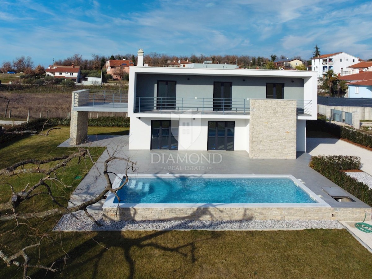 Parenzo, elegante villa immersa nel verde