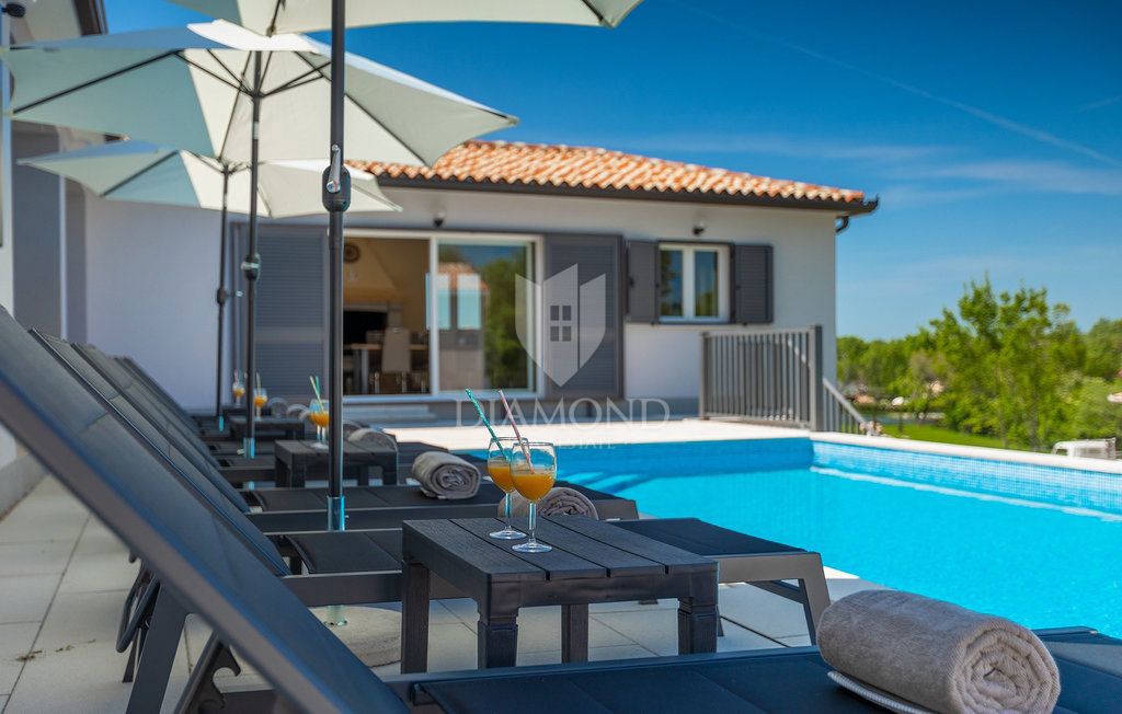 Villa esclusiva in una microlocalizzazione vicino alla città di Labin