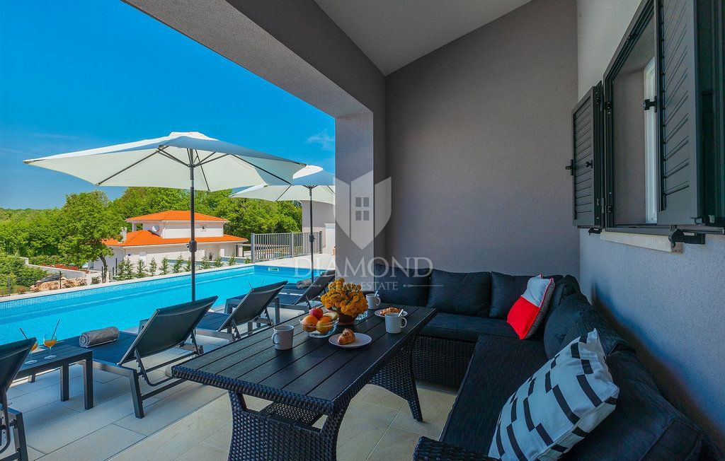 Villa esclusiva in una microlocalizzazione vicino alla città di Labin