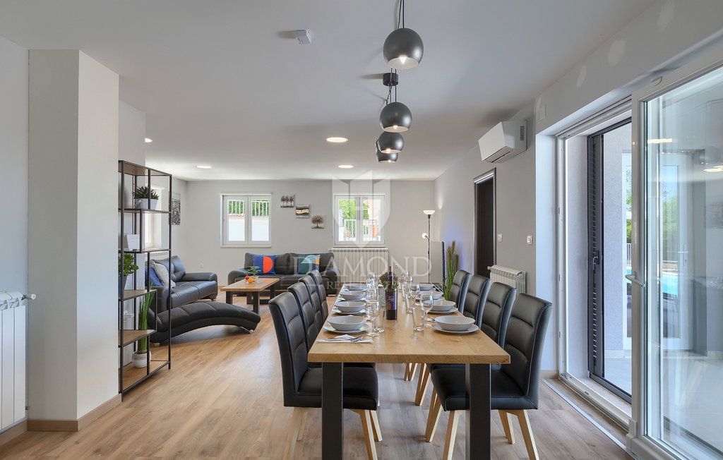 Villa esclusiva in una microlocalizzazione vicino alla città di Labin