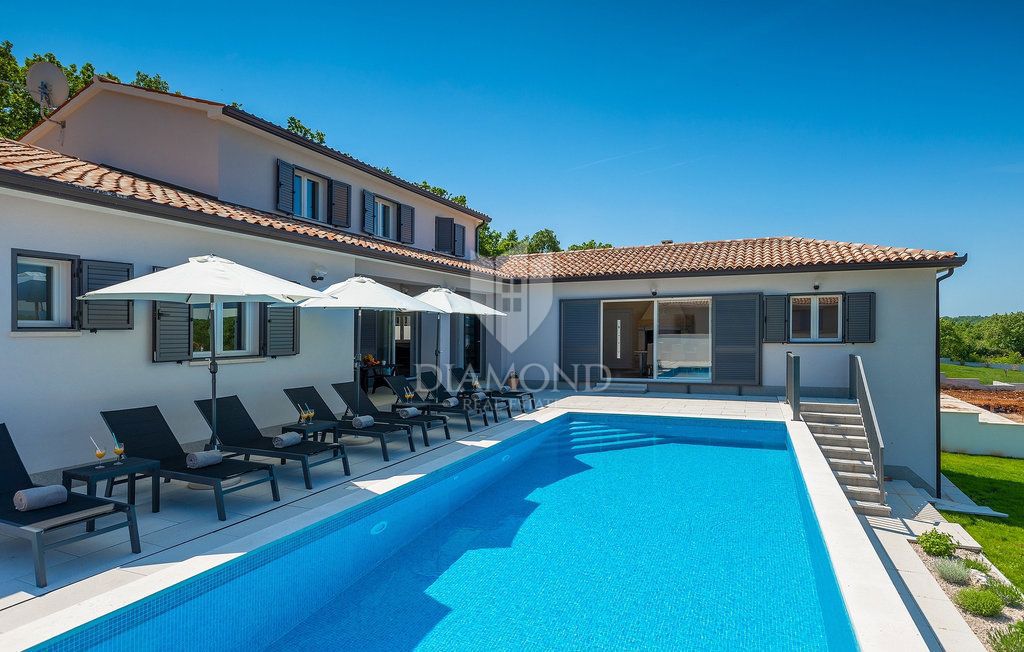Villa esclusiva in una microlocalizzazione vicino alla città di Labin