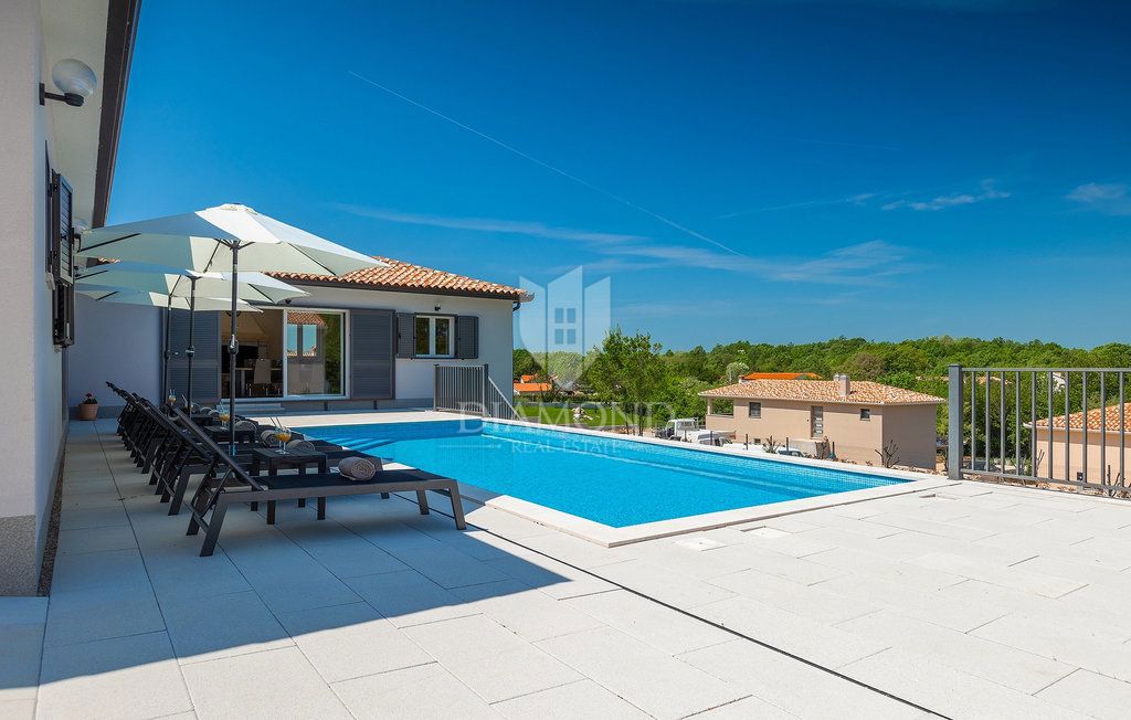 Villa esclusiva in una microlocalizzazione vicino alla città di Labin
