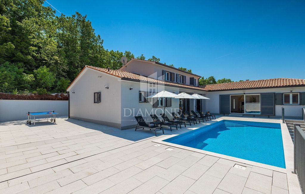 Villa esclusiva in una microlocalizzazione vicino alla città di Labin