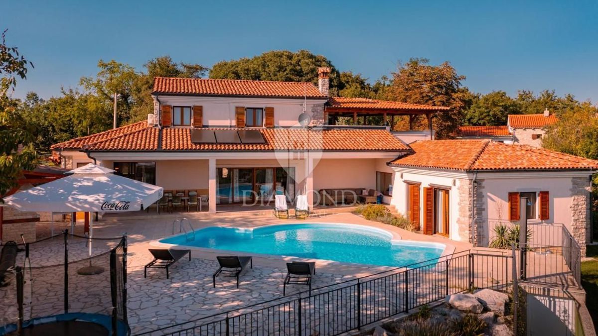 Gimino, una bellissima villa nel cuore dell'Istria 