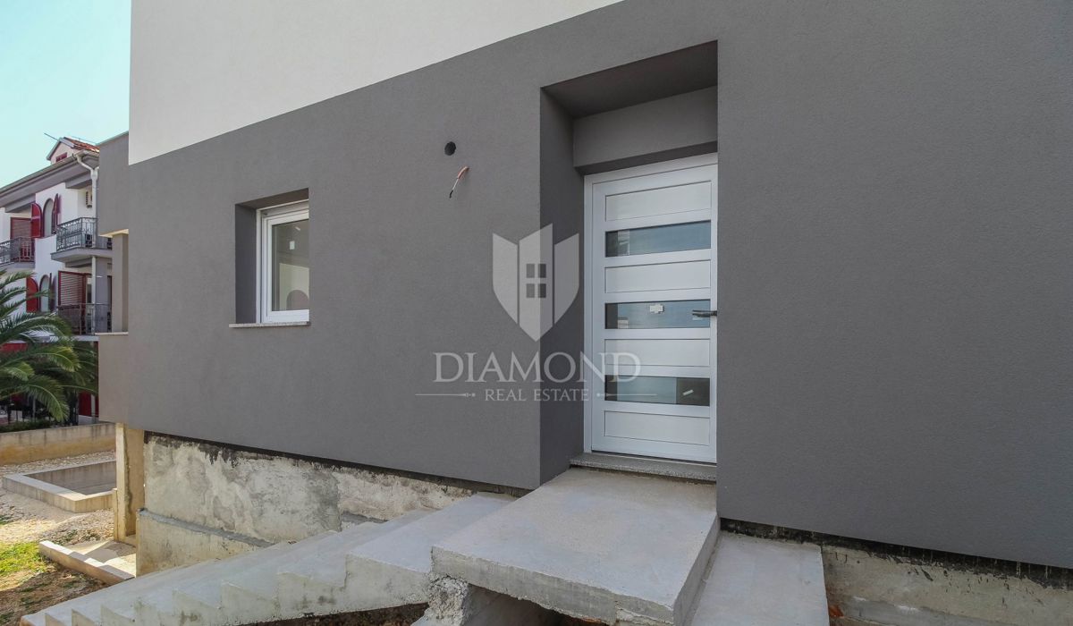 Casa moderna a doppio livello vicino al centro di Rovigno.
