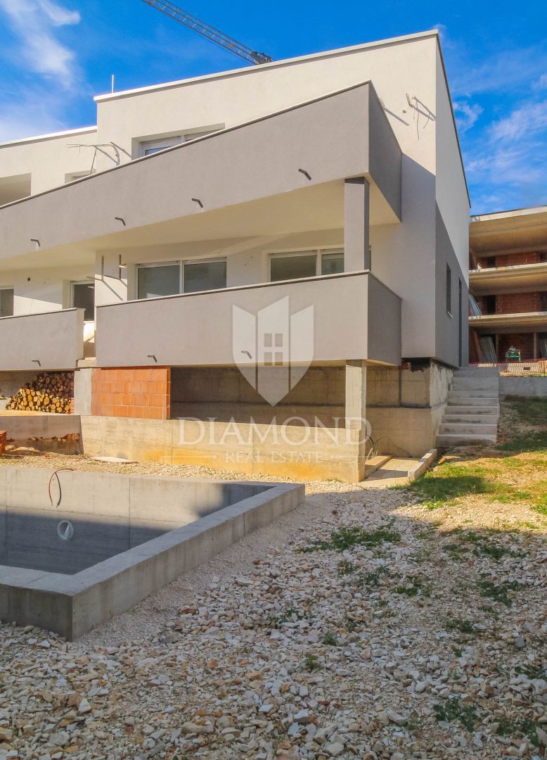 Casa moderna a doppio livello vicino al centro di Rovigno.