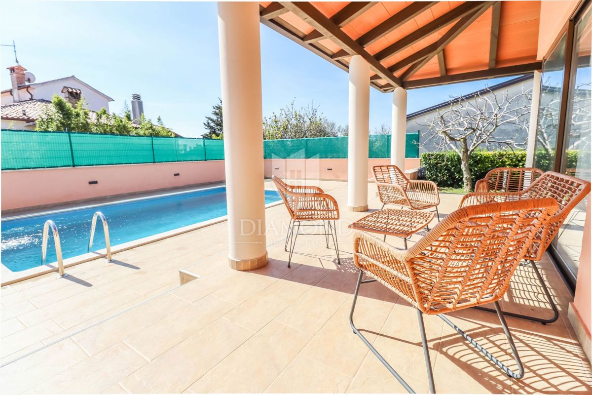 Esclusivo! Buie, Casa indipendente con piscina e vista mare!