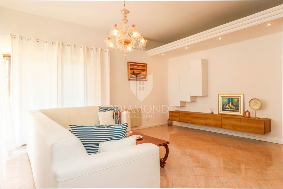 Esclusivo! Buie, Casa indipendente con piscina e vista mare!