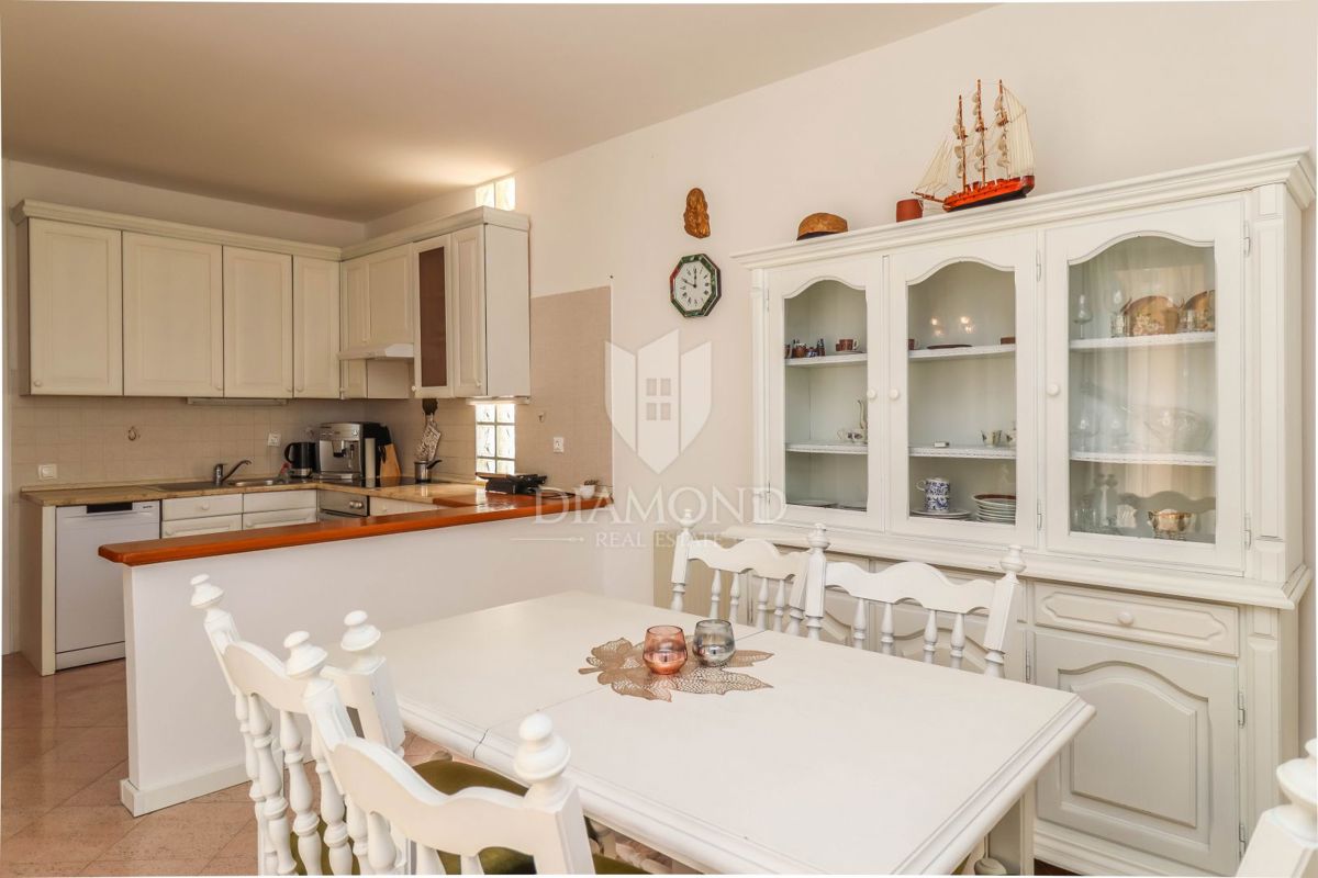 Esclusivo! Buie, Casa indipendente con piscina e vista mare!