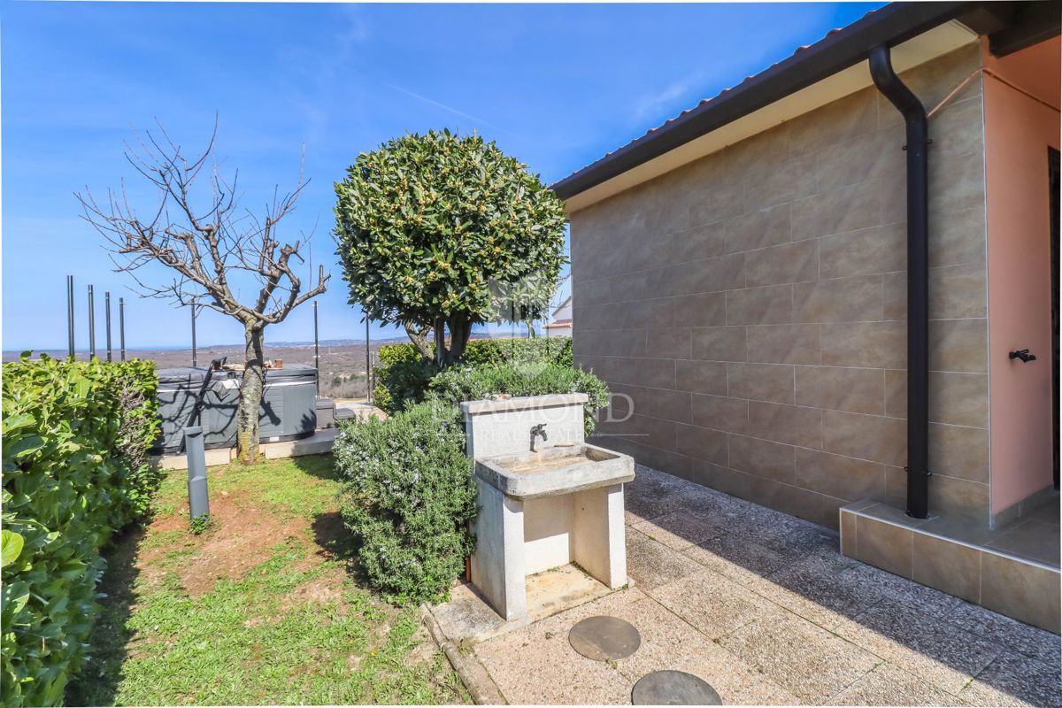 Esclusivo! Buie, Casa indipendente con piscina e vista mare!