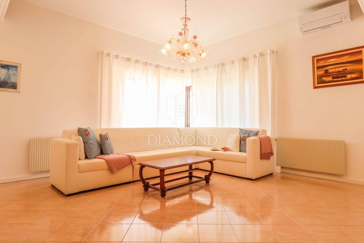 Esclusivo! Buie, Casa indipendente con piscina e vista mare!