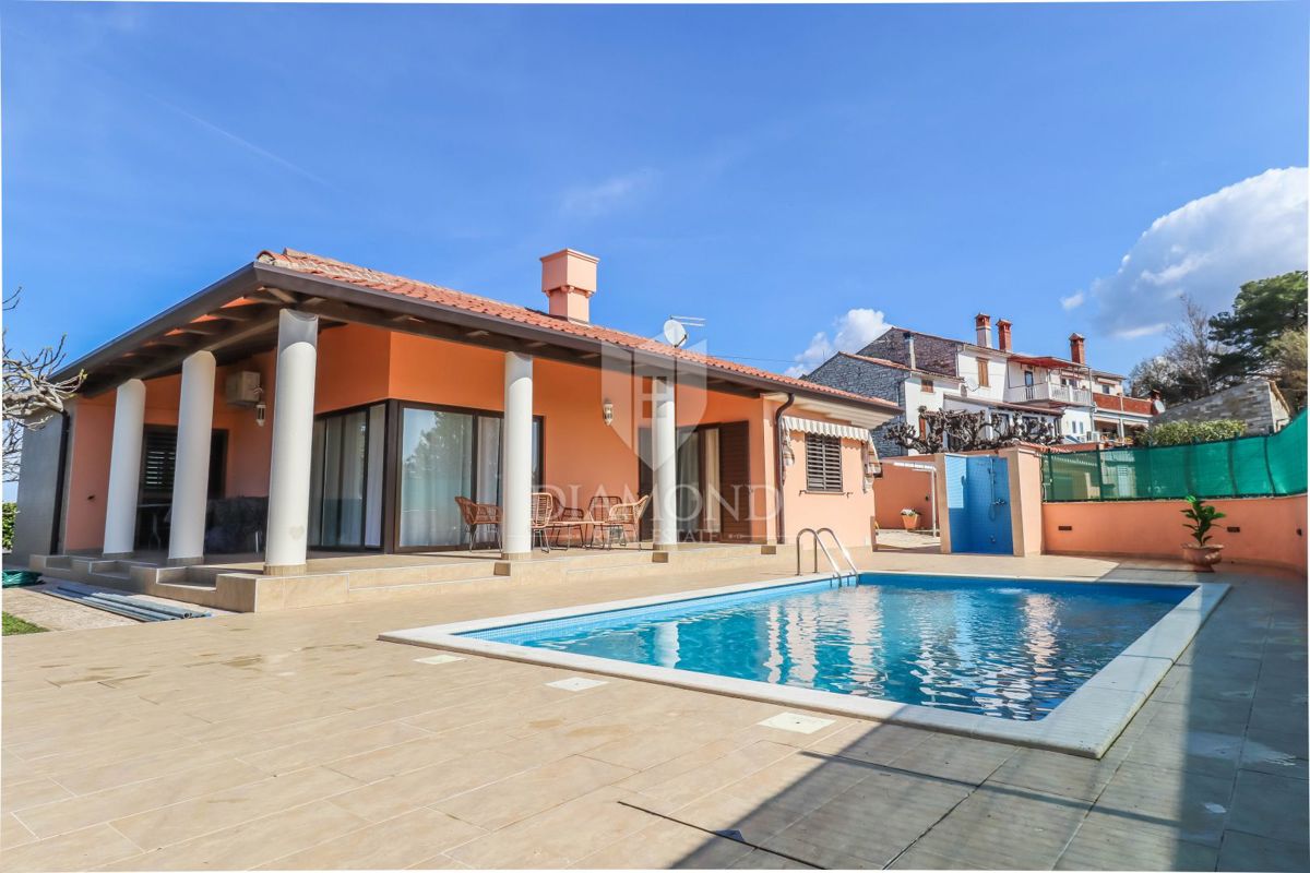 Esclusivo! Buie, Casa indipendente con piscina e vista mare!