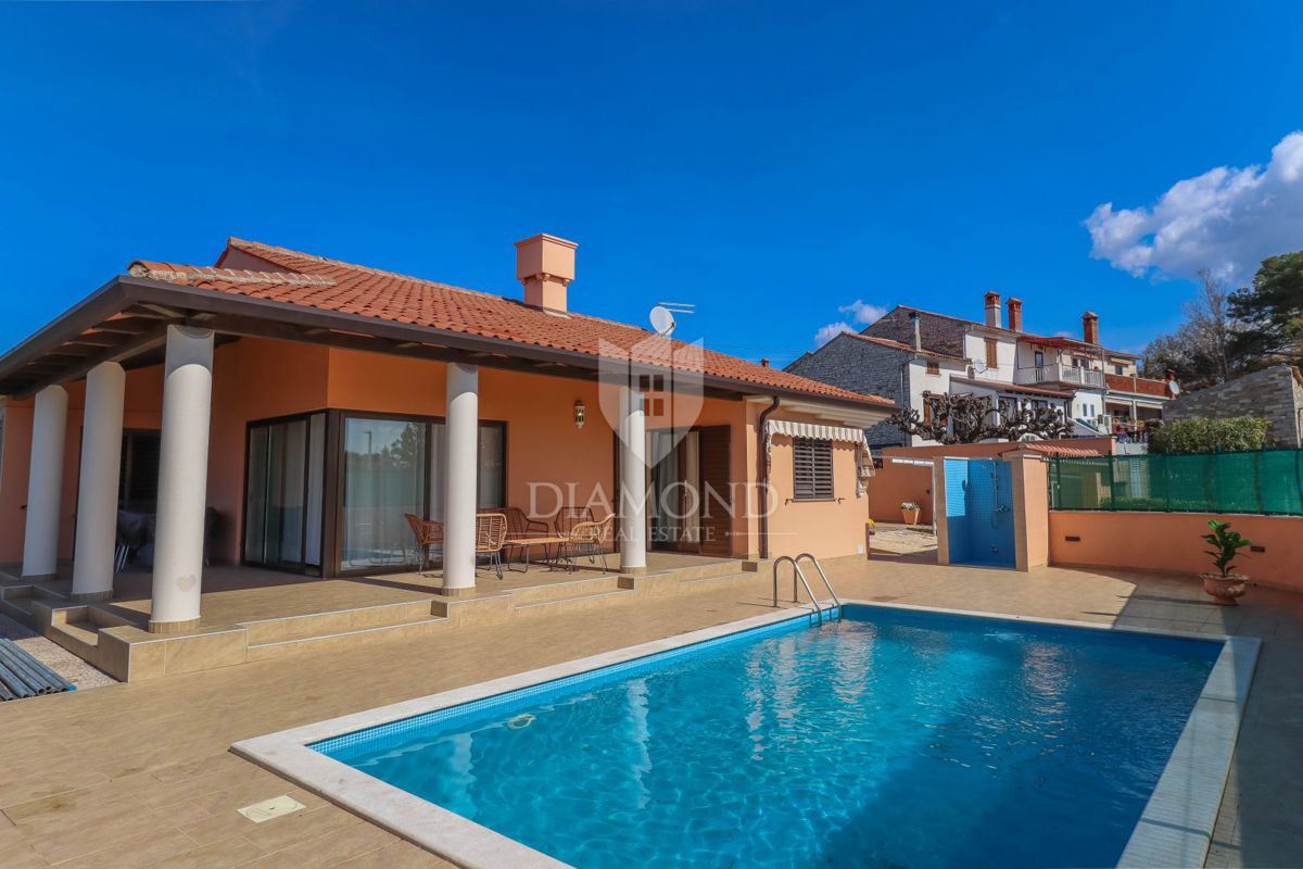 Esclusivo! Buie, Casa indipendente con piscina e vista mare!