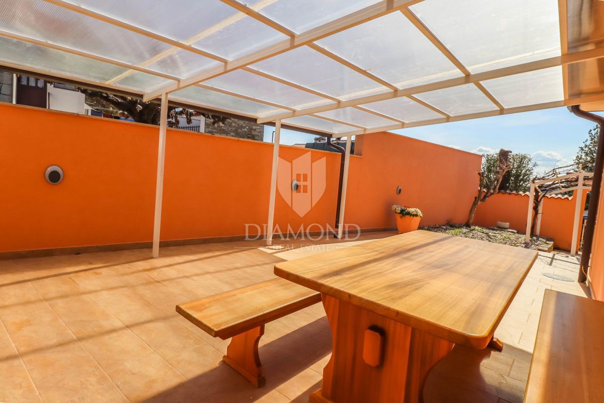 Esclusivo! Buie, Casa indipendente con piscina e vista mare!