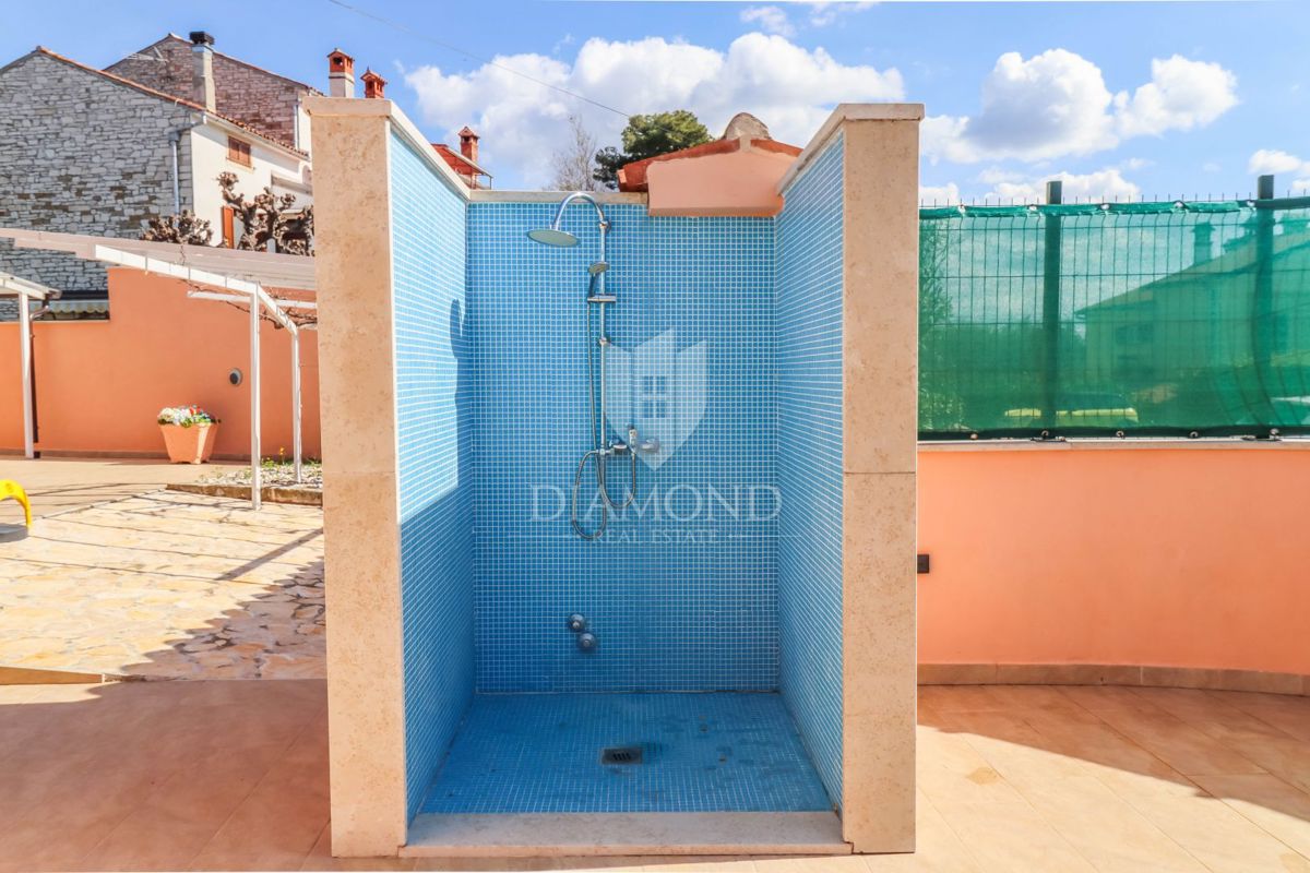 Esclusivo! Buie, Casa indipendente con piscina e vista mare!