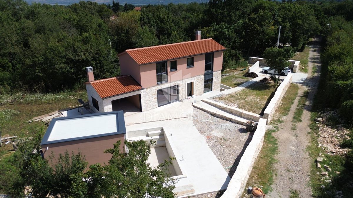 Albona, dintorni, nuova costruzione in pietra dall'aspetto moderno