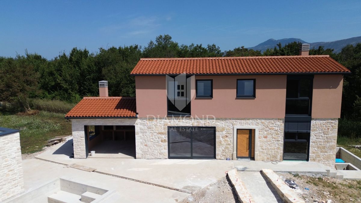 Albona, dintorni, nuova costruzione in pietra dall'aspetto moderno