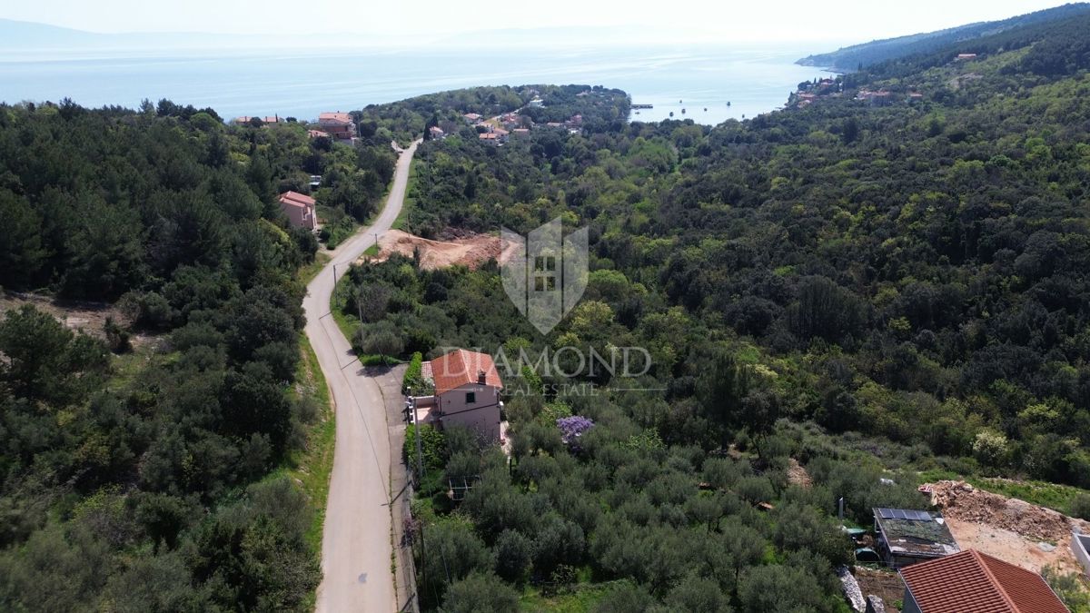 Albona, terreno edificabile con vista mare