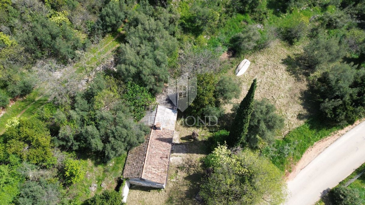 Albona, terreno edificabile con vista mare