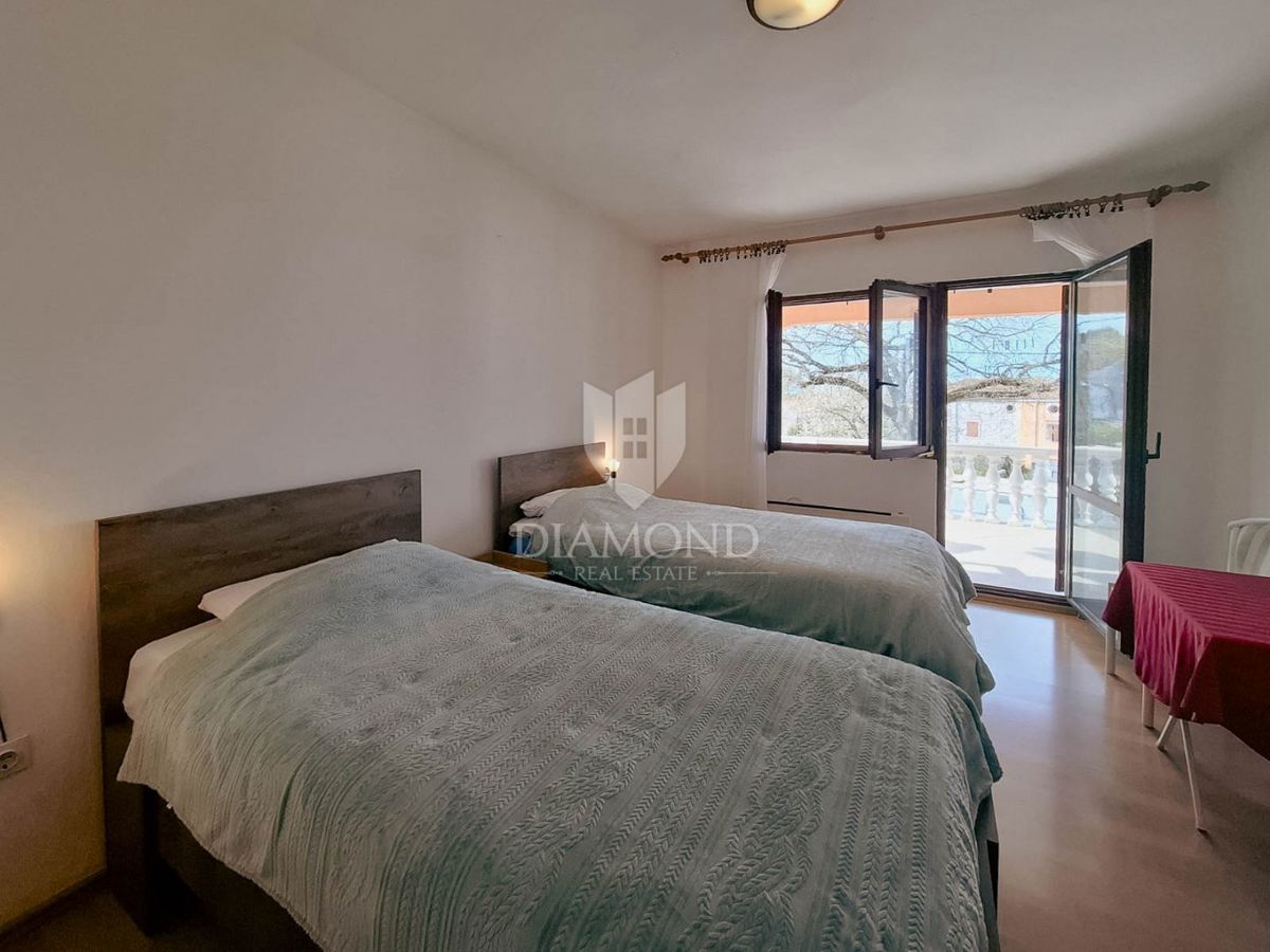 Parenzo, dintorni, appartamento con quattro camere da letto al primo piano, occasione!