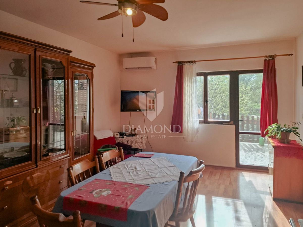 Parenzo, dintorni, appartamento con quattro camere da letto al primo piano, occasione!