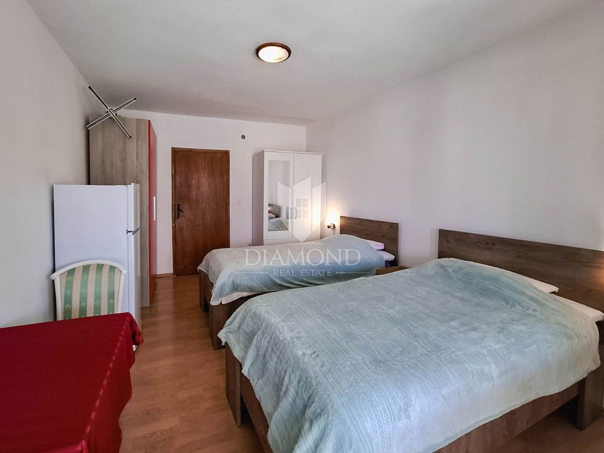 Parenzo, dintorni, appartamento con quattro camere da letto al primo piano, occasione!