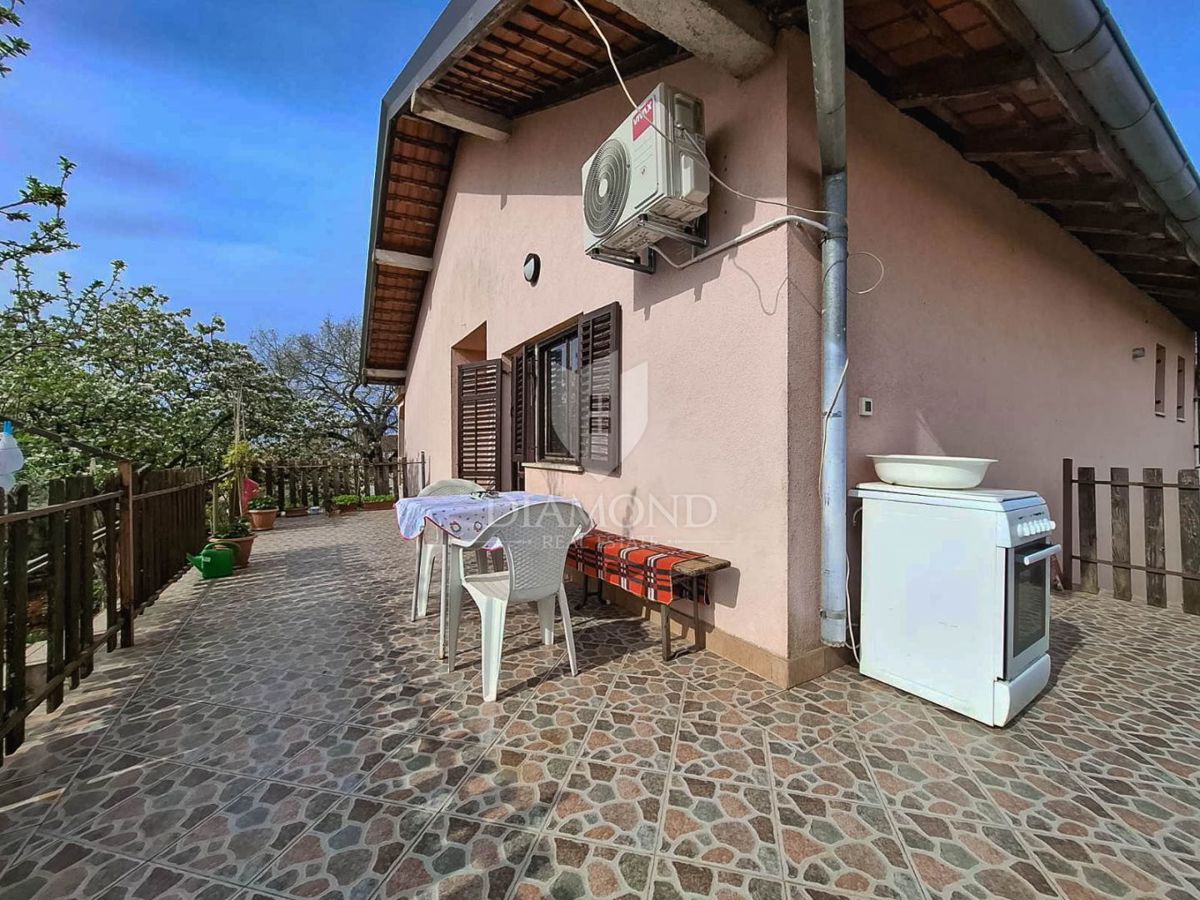 Parenzo, dintorni, appartamento con quattro camere da letto al primo piano, occasione!