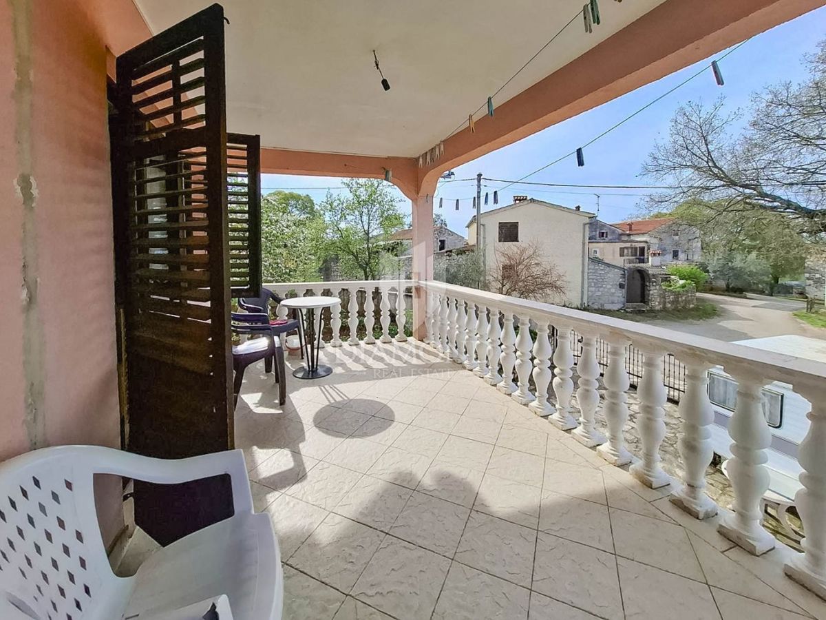 Parenzo, dintorni, appartamento con quattro camere da letto al primo piano, occasione!