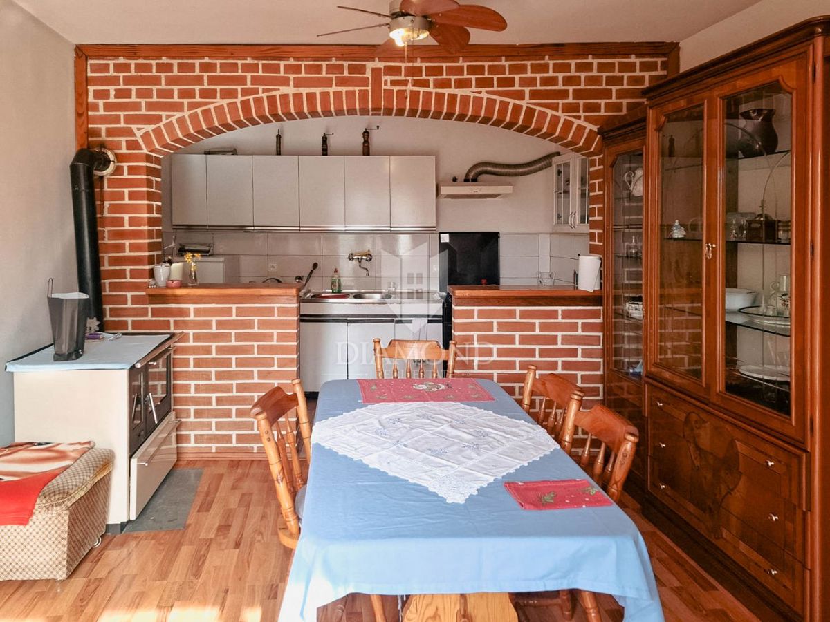 Parenzo, dintorni, appartamento con quattro camere da letto al primo piano, occasione!