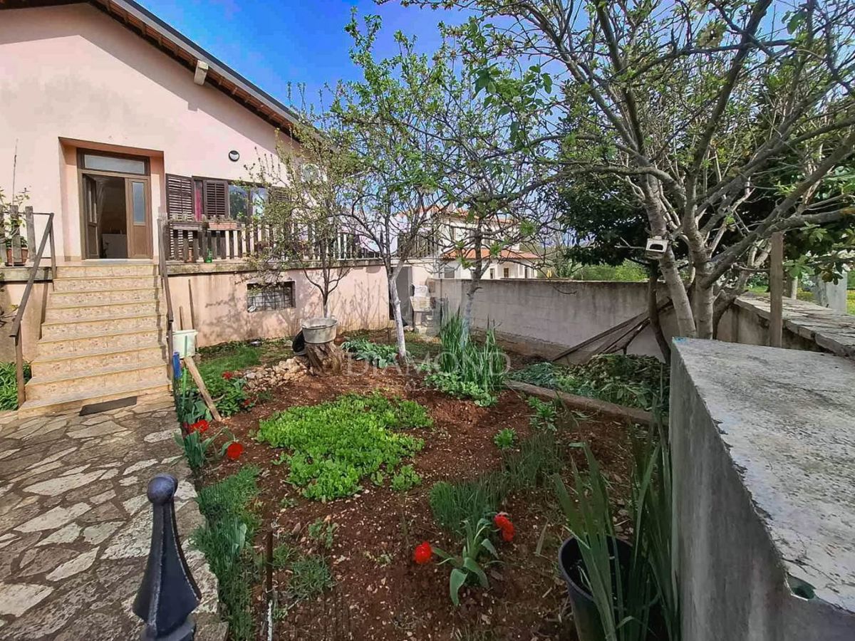 Parenzo, dintorni, appartamento con quattro camere da letto al primo piano, occasione!